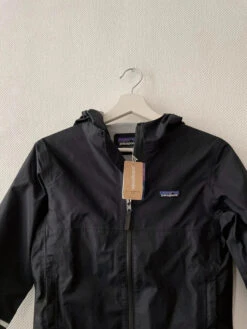 Coupe Vent Patagonia Enfant Noir -Randonnée Et Camping 160da810eab6b429a3bae8ff6b13042e