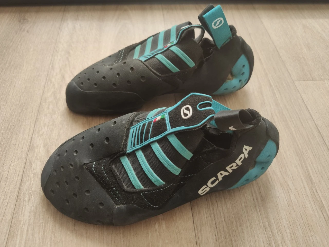 Chaussons D'escalade Scarpa Instinct S Noir 6 Chaussons D'escalade Scarpa Instinct S Noir – Image 4