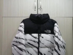 The North Face 1996 Vintage Nuptse Down Jacket 8 The North Face 1996 Vintage Nuptse Down Jacket -Randonnée Et Camping e19f3ecd8a6fb47194ea3a7ca67515a8